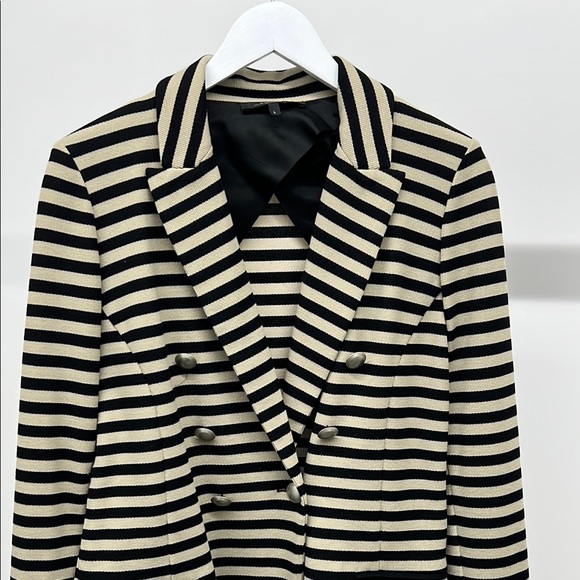 Weekend Max Mara Black and Cream Striped Knit Blazer - Picture 2 of 6